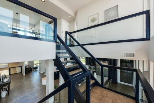 The Estate - Enormous beachfront home with panoramic ocean views in Galveston