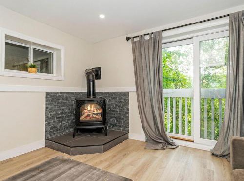Lakefront Muskoka Cottage with Fire Pit and BBQ in Port Carling